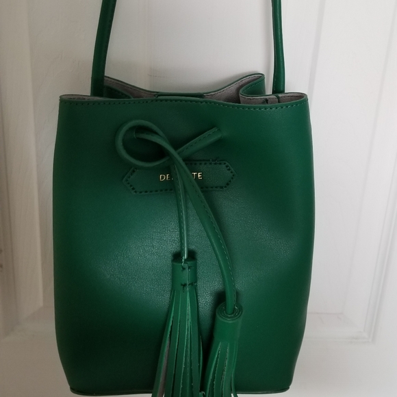 Medium bucket shoulder bag - Picture 1 of 4